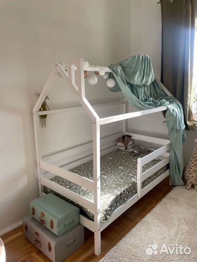 Кровать детская домик