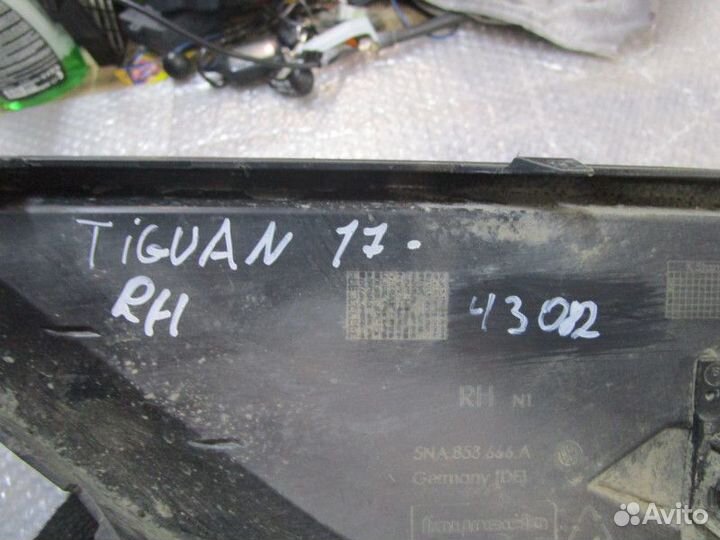 Решетка в бампер правая VW Tiguan 2017 (5NA853666A