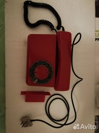 Старый стационарный телефон