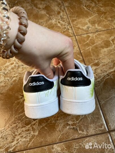 Кроссовки adidas на мальчика 26