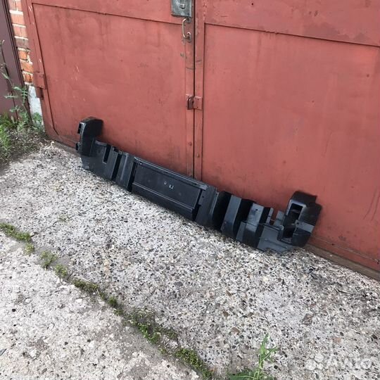 Усилитель заднего бампера Jeep Cherokee KJ