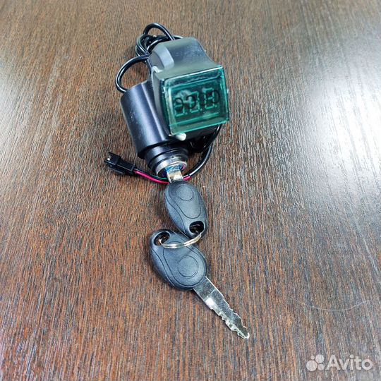 Замок зажигания с вольтметром для Kugoo M4/M4 Pro