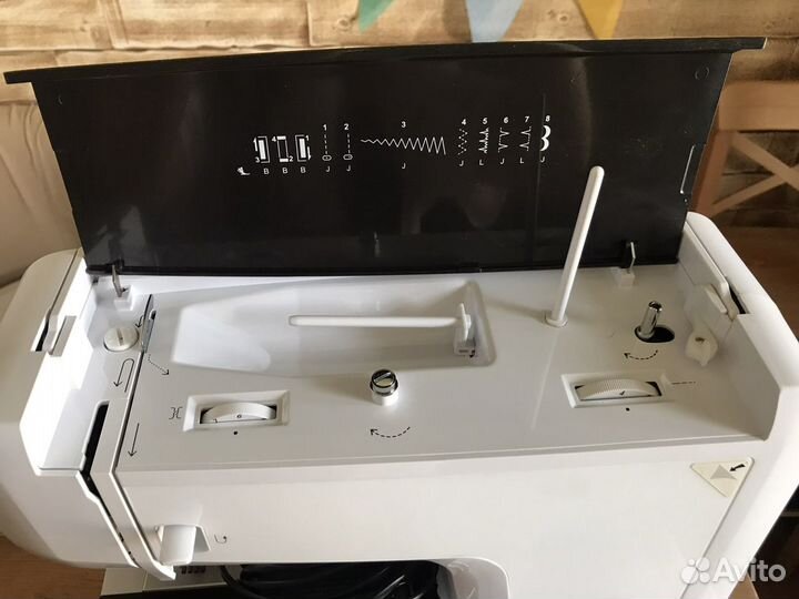 Швейная машина Bernette 10