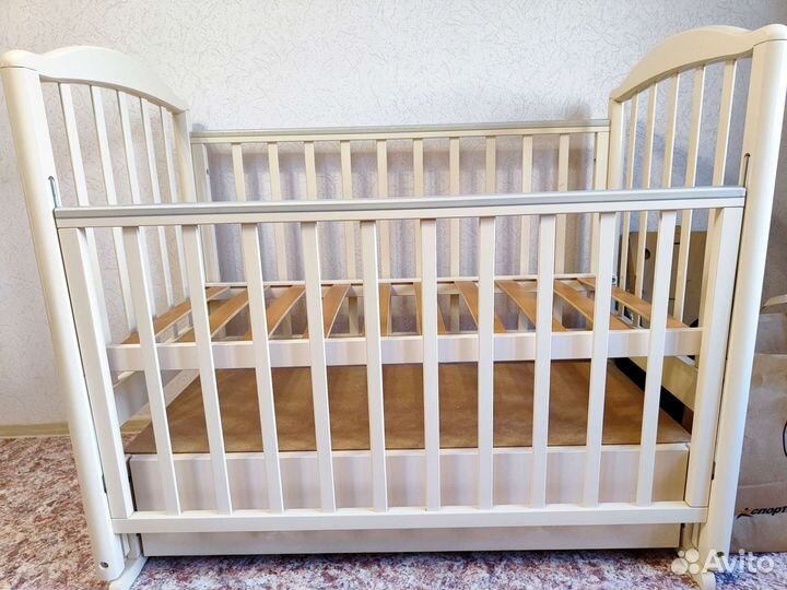 Детская кровать с маятником и ящиком