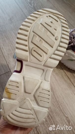 Женские кроссовки