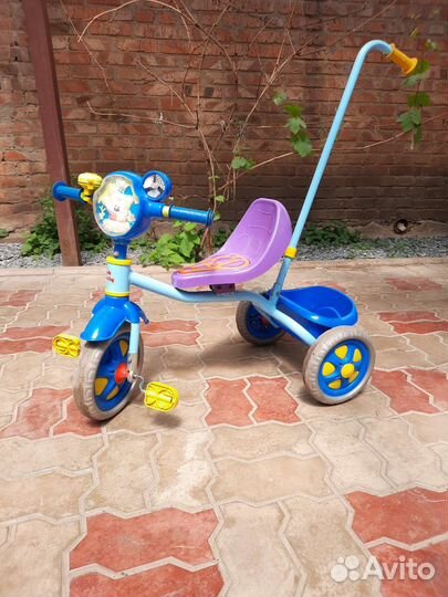 Трехколесный велосипед с ручкой