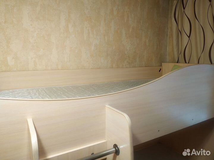 Кровать детская двухярусная +матрасы в подарок