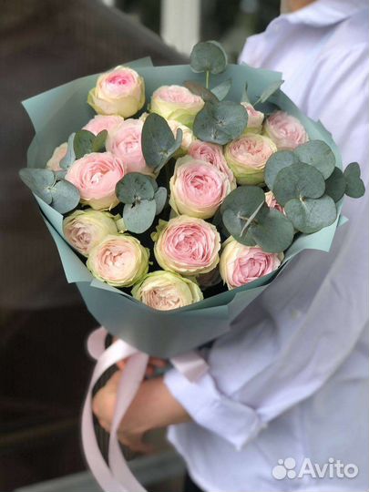 Роза кустовая пионовидная