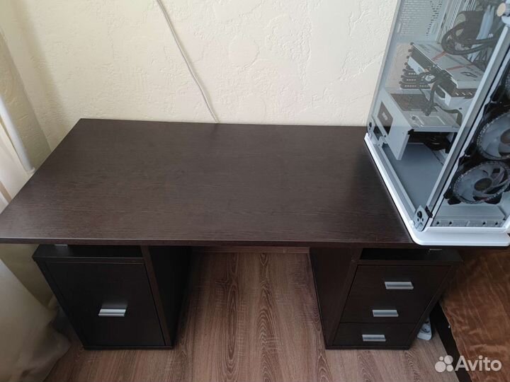 Компьютерный стол / письменный стол