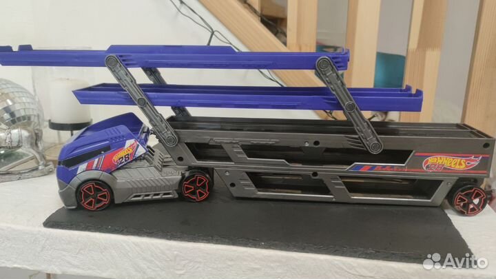 Hot wheels автовоз синий на 40 машин