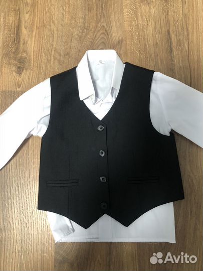 Рубашка белая с жилеткой 104