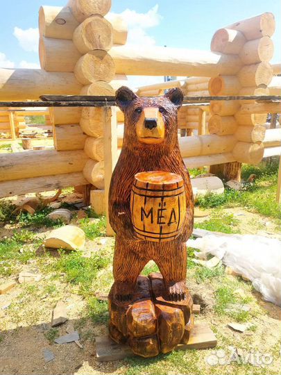 Медведь из дерева