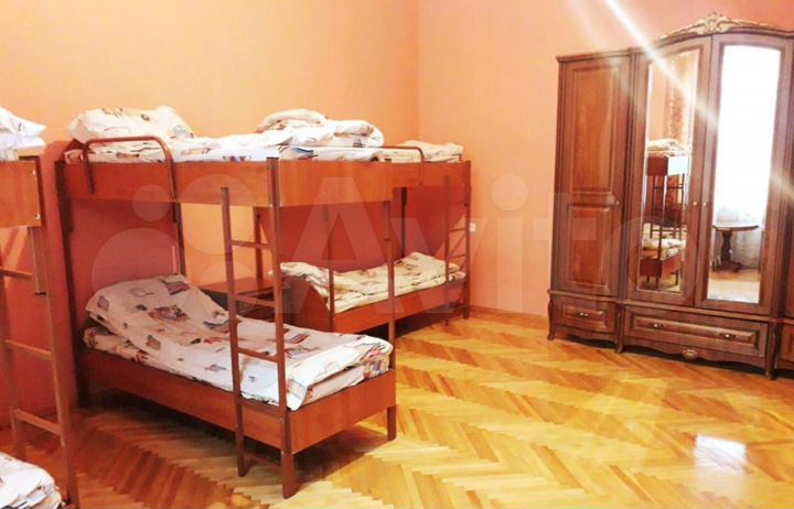 Комната 65 м², 1/2 эт.