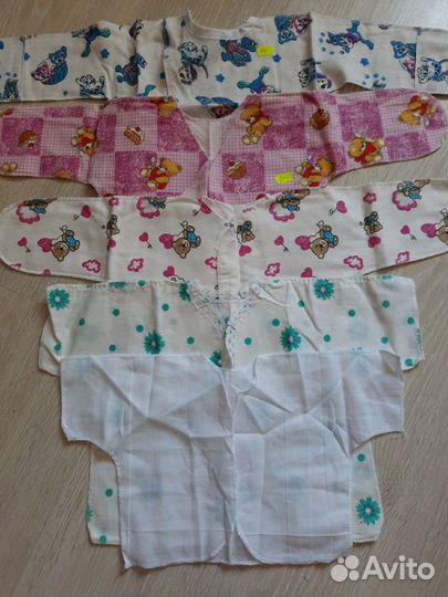 Распашонки и чепчики детские новые