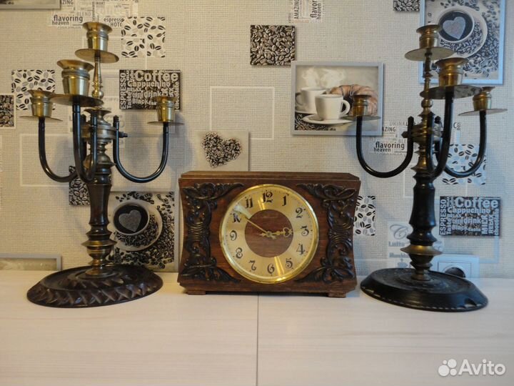 Часы с подсвечниками