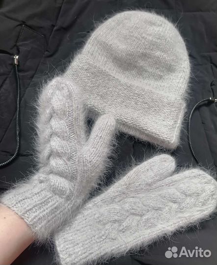 Комплект шапка и варежки женский