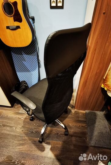 Офисное кресло