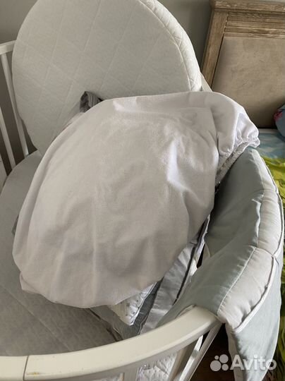 Детская кроватка с маятником круглая