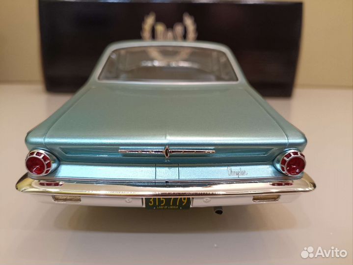 Chrysler Newport Sedan 1963г. Голубой 1:18