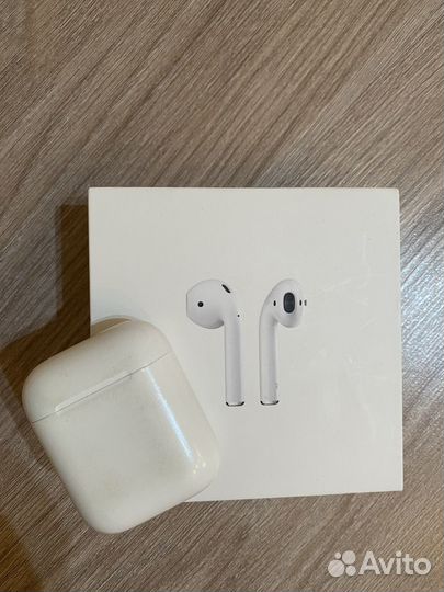 Беспроводные наушники apple airpods1