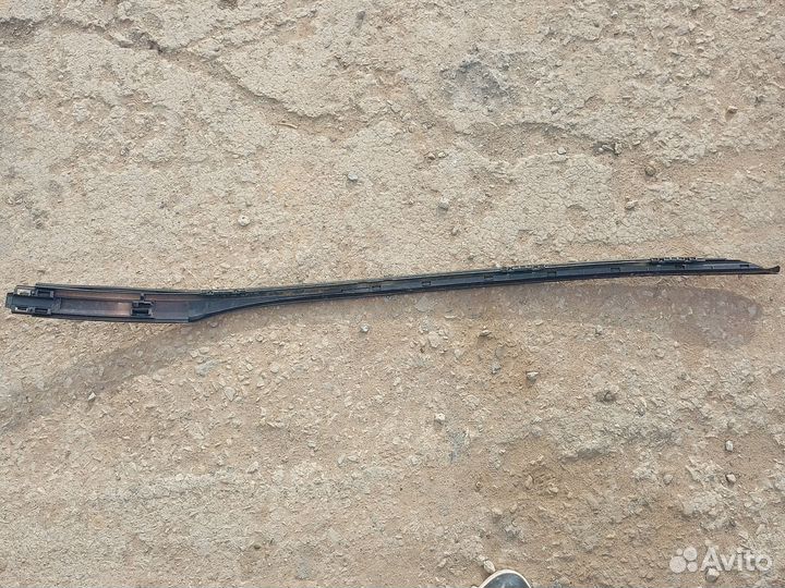 Opel zafira а накладка лобового стекла левая