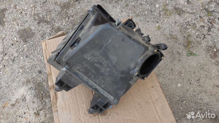 Корпус воздушного фильтра Audi A6 078133837J