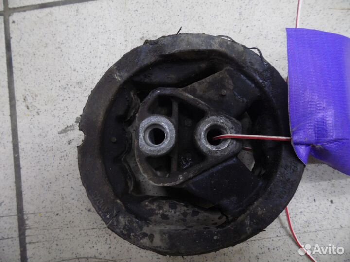 Опора двигателя левая LADA Granta 2011