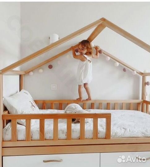 Детская кровать с бортиком