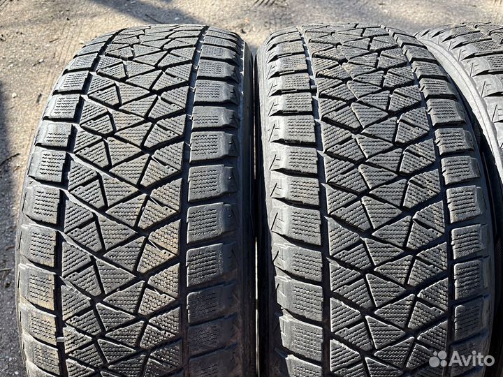 Bridgestone Blizzak DM-V2 235/55 R20 102T