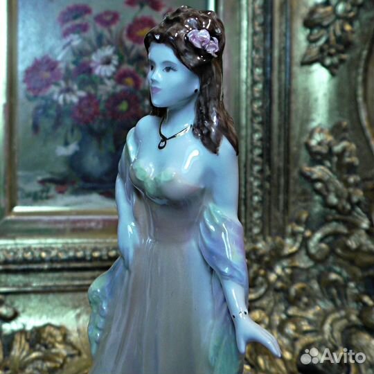 Дебютантка.Coalport.Статуэтка.Радужная красавица