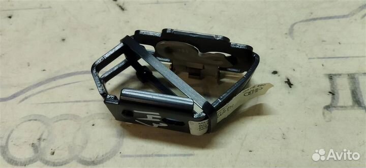 Кронштейн (сопут. товар) Audi Q7 2005