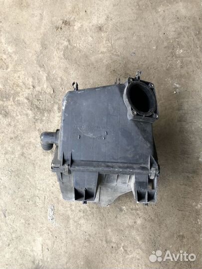 Корпус воздушного фильтра Audi