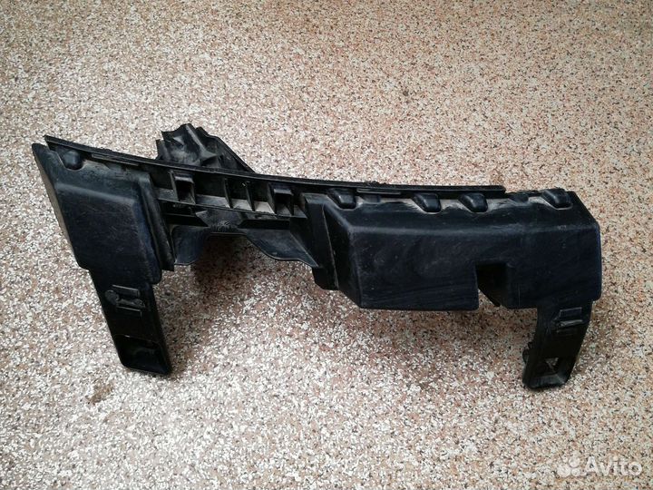 Кронштейн омывателя фары Range Rover Sport 2