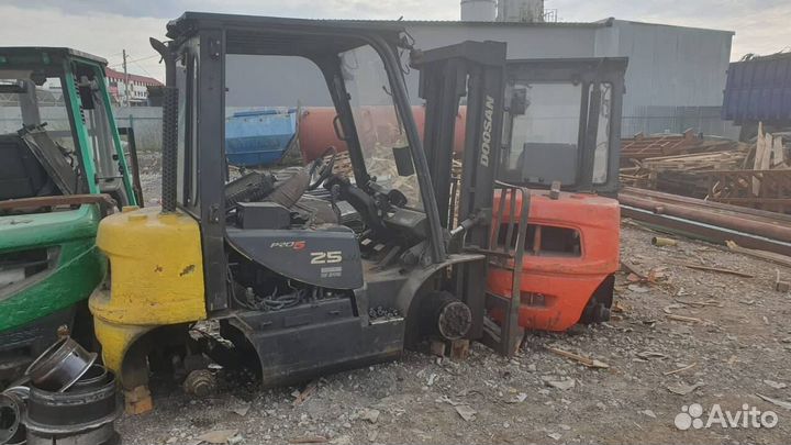 Погрузчик и кар