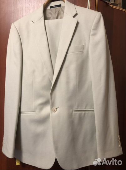 Мужской классический костюм белый