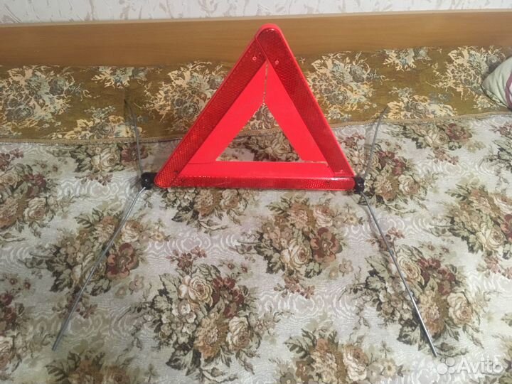 Знак аварийной остановки mercedes