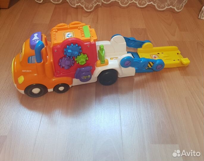 Грузовик и 3 машины