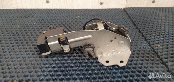 Замок багажника Volkswagen Touareg 7L