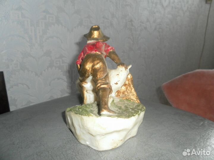 Мальчик С лодкой