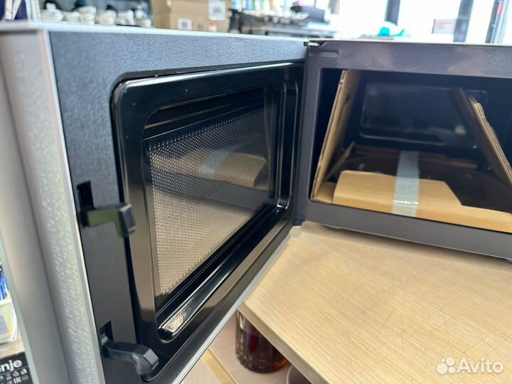 Микроволновая печь Midea AM720C4E-S