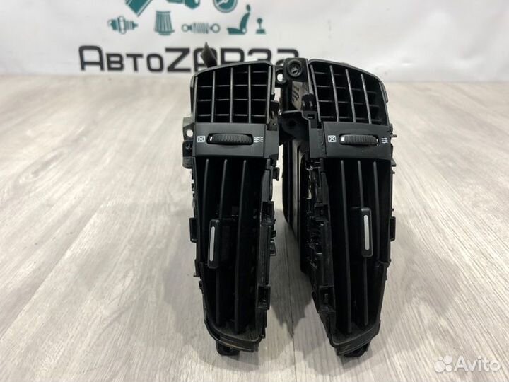 Дефлектор печки центральный Kia Ceed ED G4FA 2011