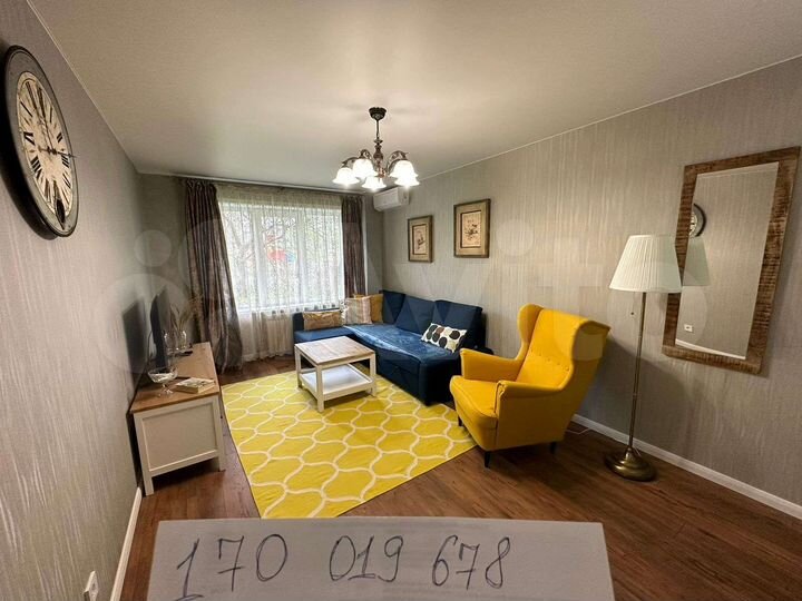 2-к. квартира, 42 м², 1/9 эт.