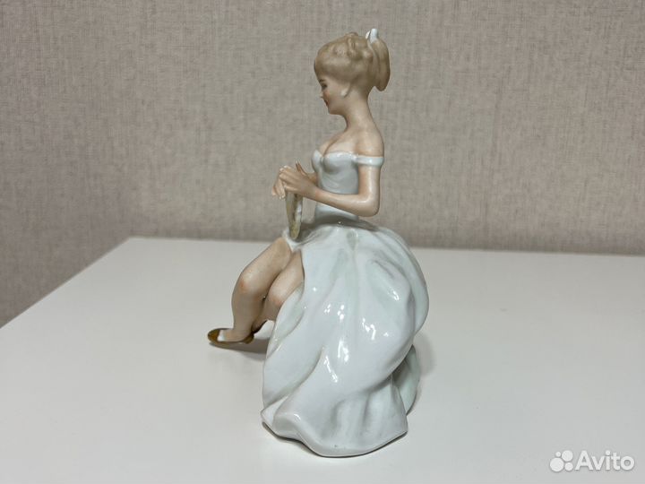 Статуэтка фарфор дама с веером антиквариат