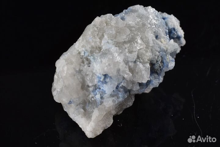 Кварц с дюмортьеритом. Лот №825