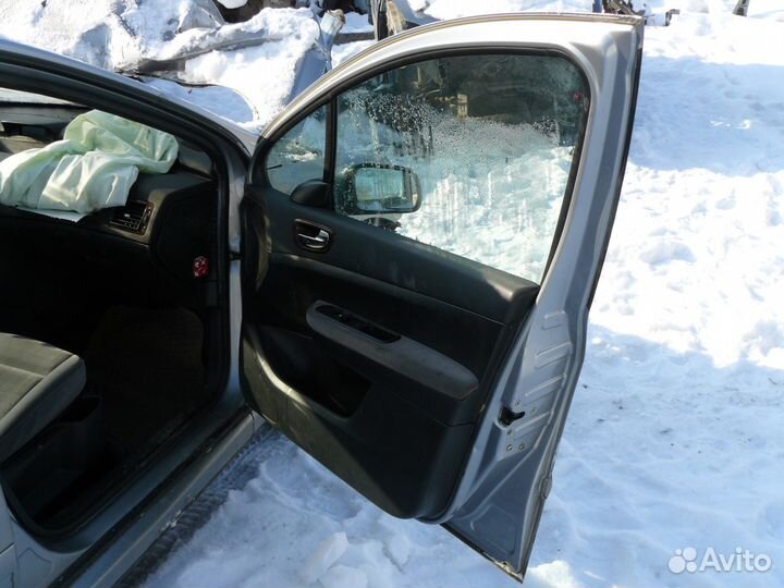 Дверь передняя правая Peugeot 307 Пежо 307