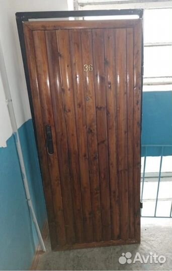 Дверь входная металлическая, лакированная