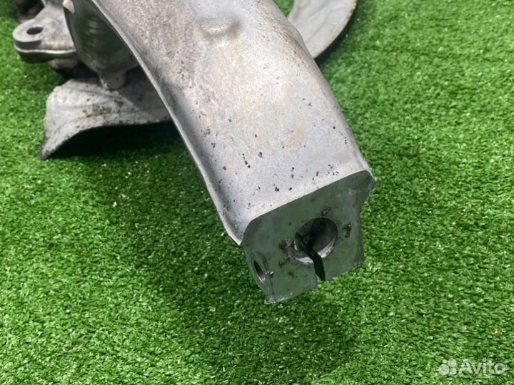 Кулак поворотный передний правый Bmw X5 F15 2017