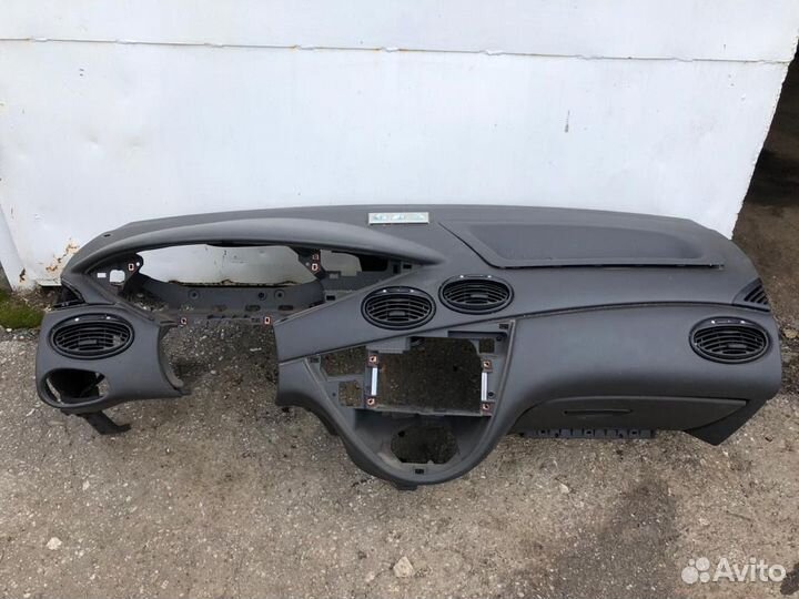 Торпедо консоль панель Ford Focus 1