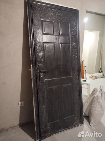 Дверь от застройщика б/у