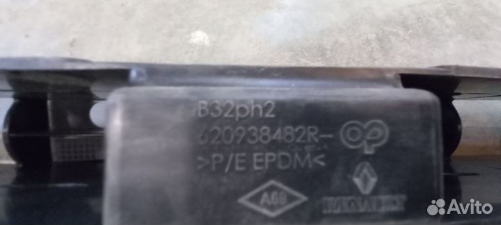 Направляющая переднего бампера Renault Megane 3